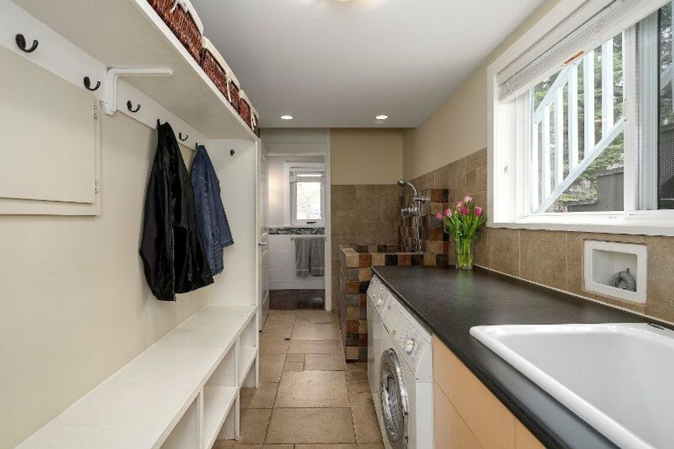 593 riverside drive north vancouver 14