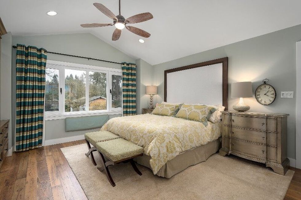 593 riverside drive north vancouver 16