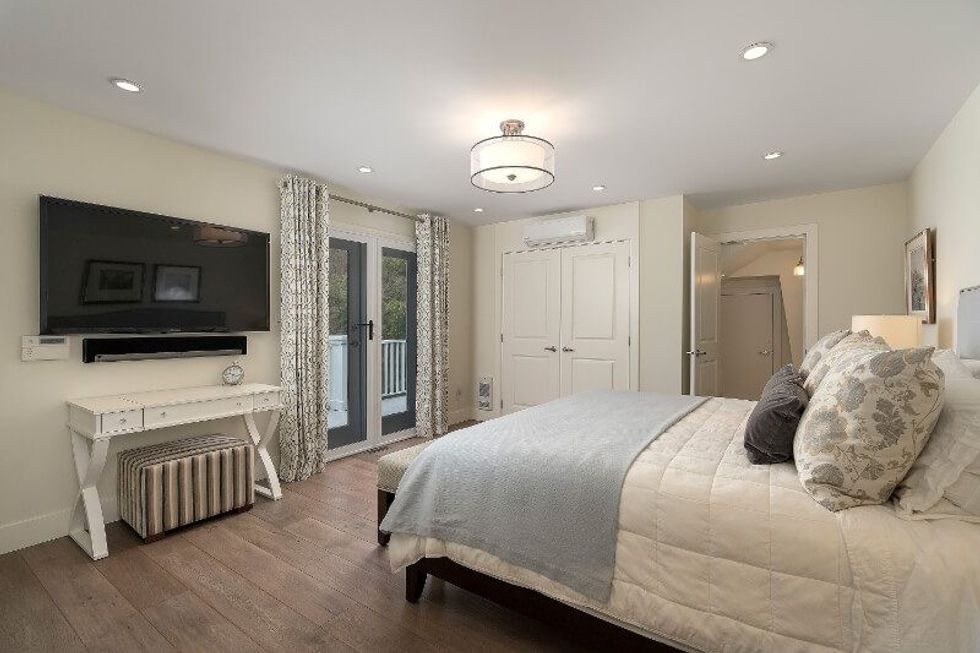 593 riverside drive north vancouver 17