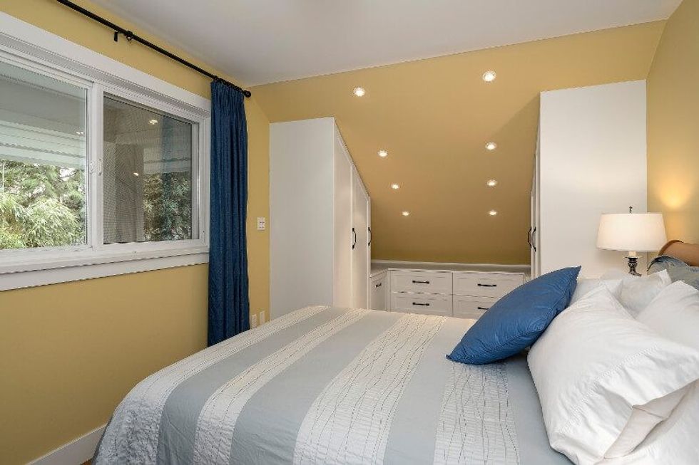 593 riverside drive north vancouver 18