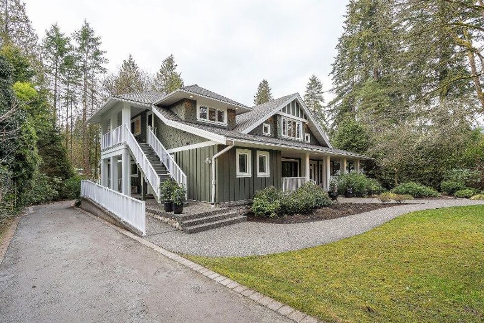 593 riverside drive north vancouver 2