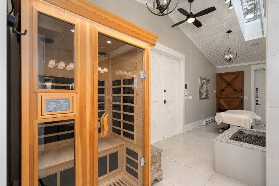 593 riverside drive north vancouver 20