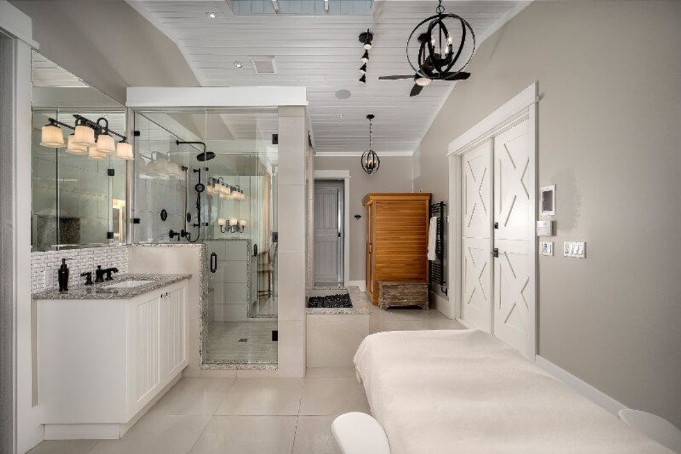 593 riverside drive north vancouver 21