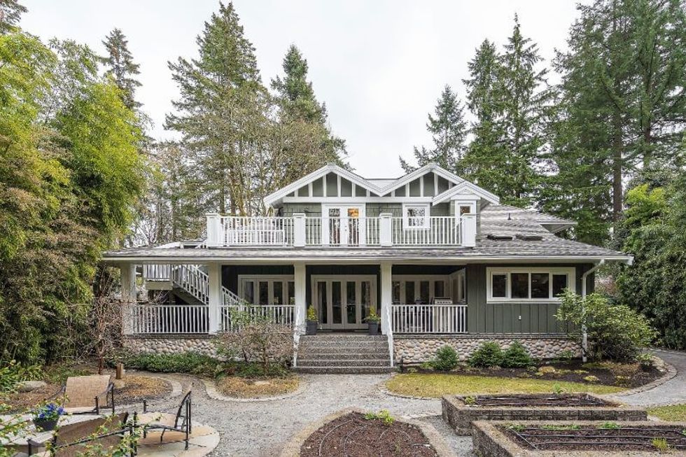 593 riverside drive north vancouver 22