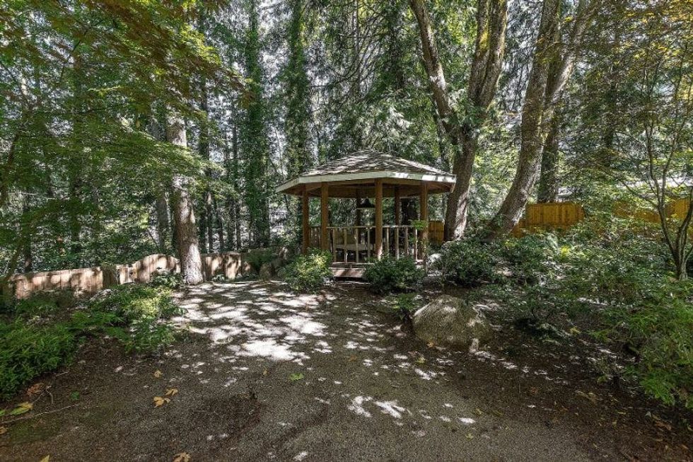 593 riverside drive north vancouver 28