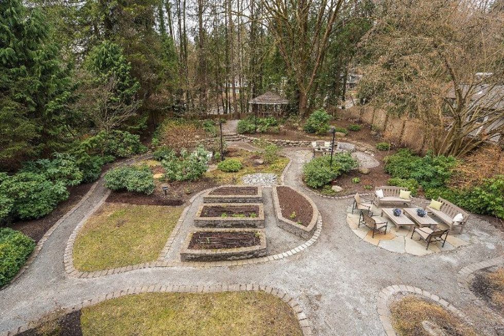 593 riverside drive north vancouver 29