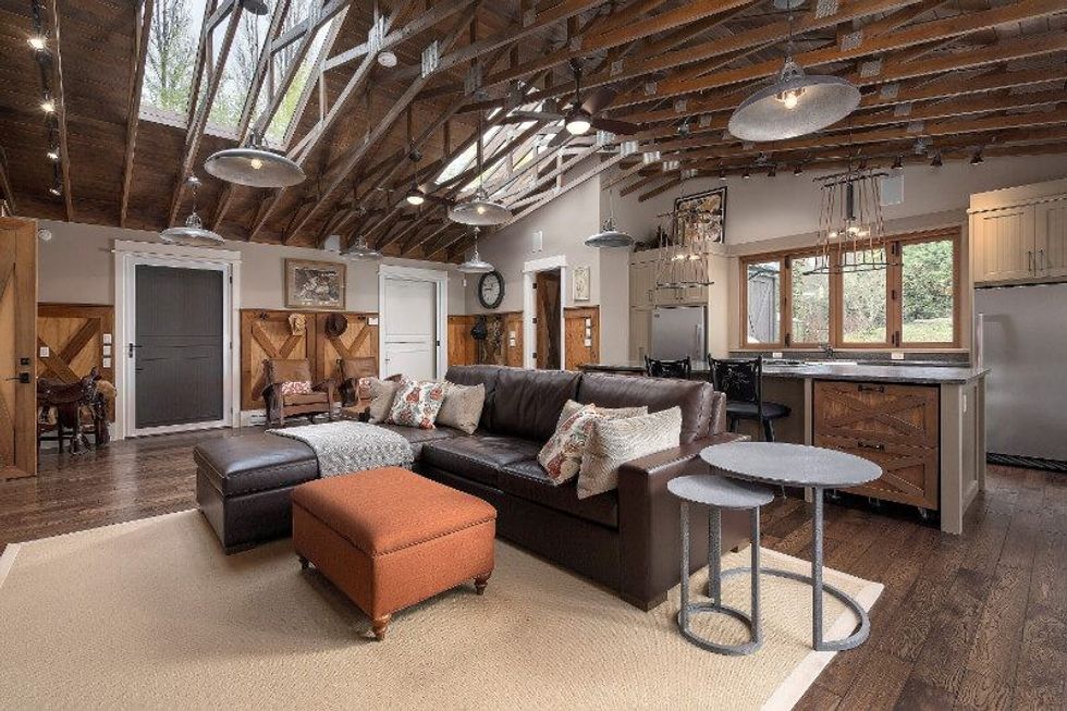 593 riverside drive north vancouver 3