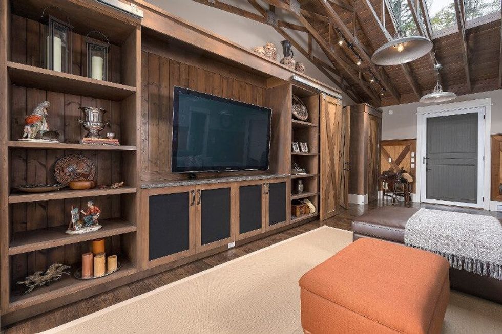 593 riverside drive north vancouver 4