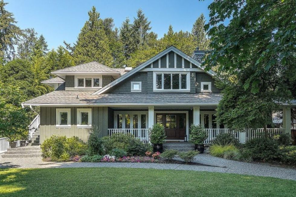 593 riverside drive north vancouver