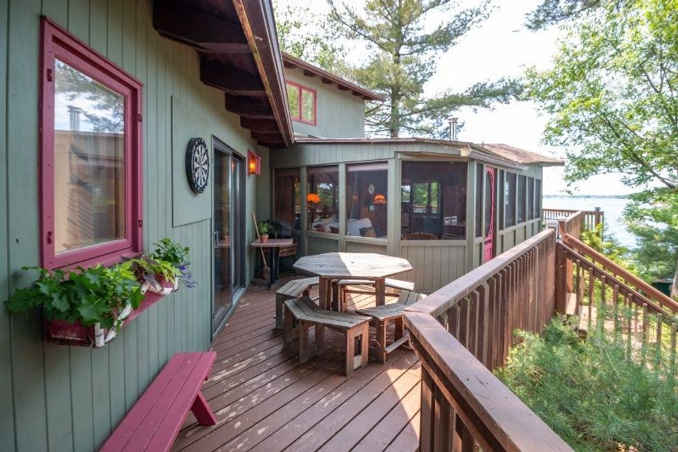 6 outside dining area
