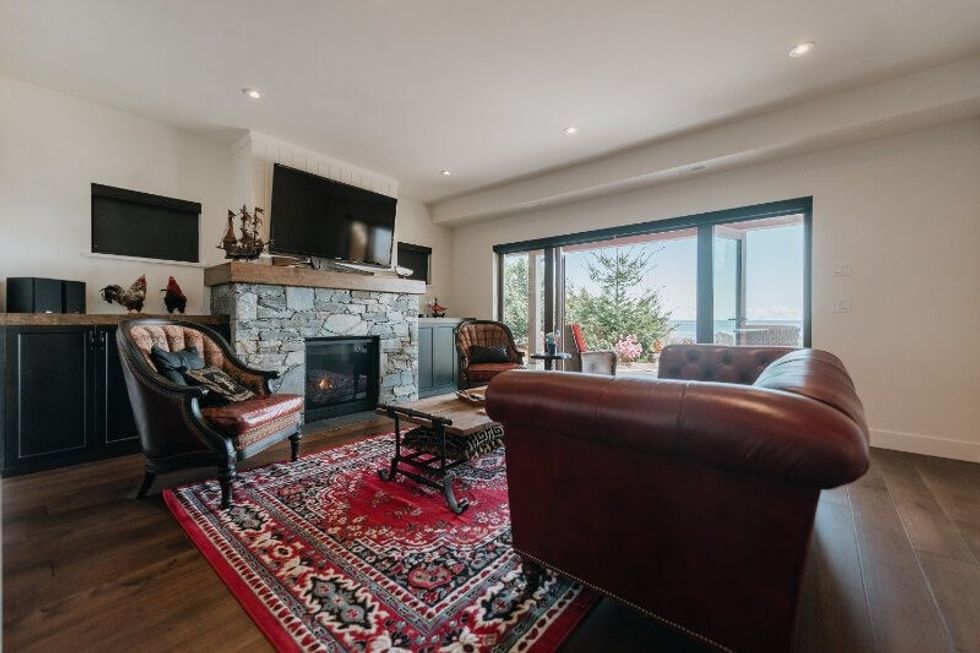 6035 silverstone lane sechelt sunshine coast home 10