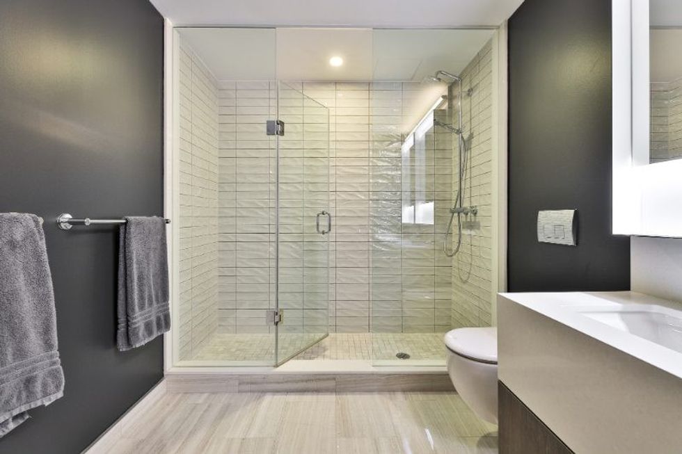 606 bathroom 2