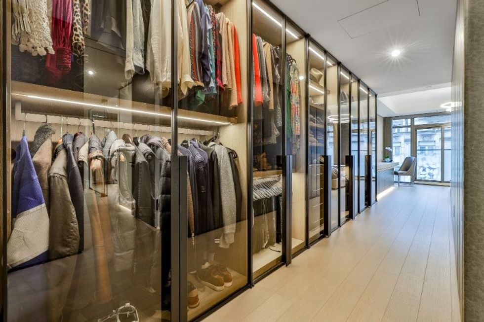 606 closet 1