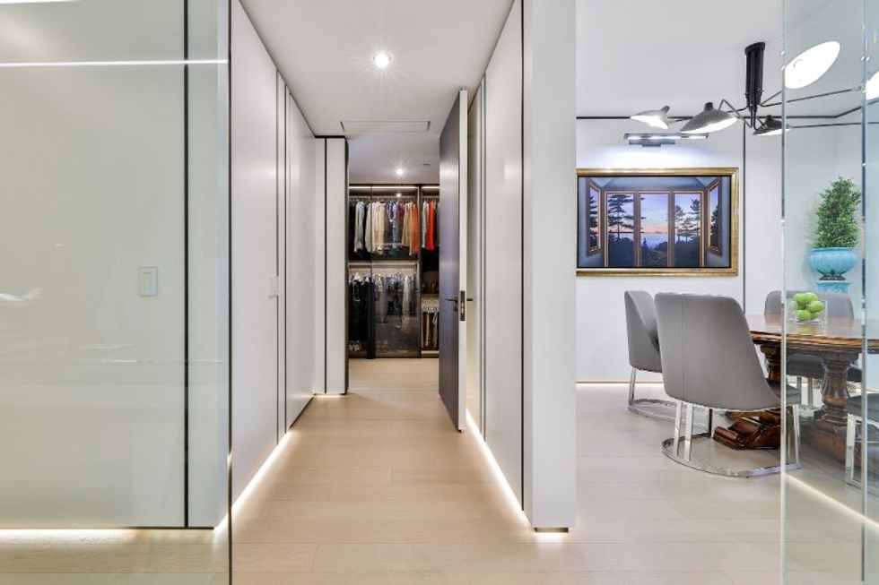 606 closet 4