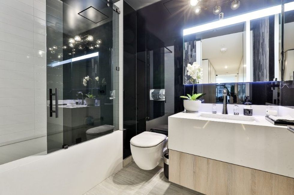606 j bathroom 4