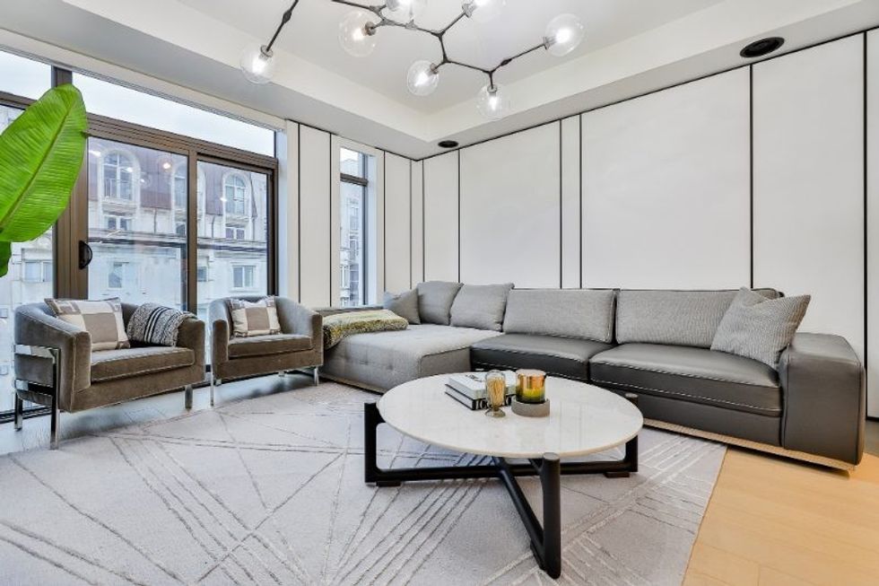 606 living room 1