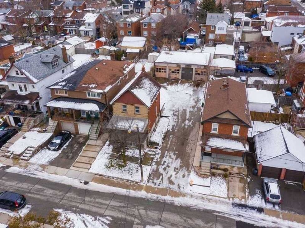 62 earlsdale avenue toronto c5075611 1