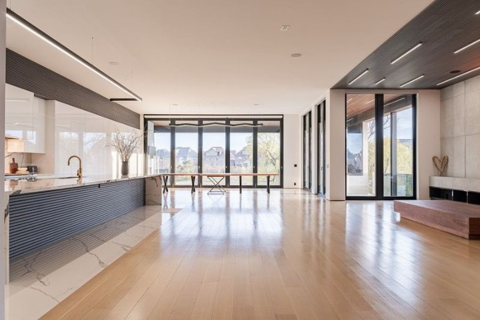 7 creedmore kitchen 2 min