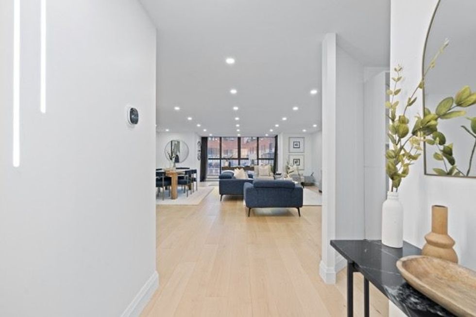 707 35 church street foyer 2 medium 2