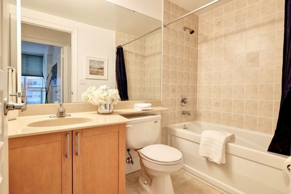 720 3939 duke of york boulevard bathroom medium