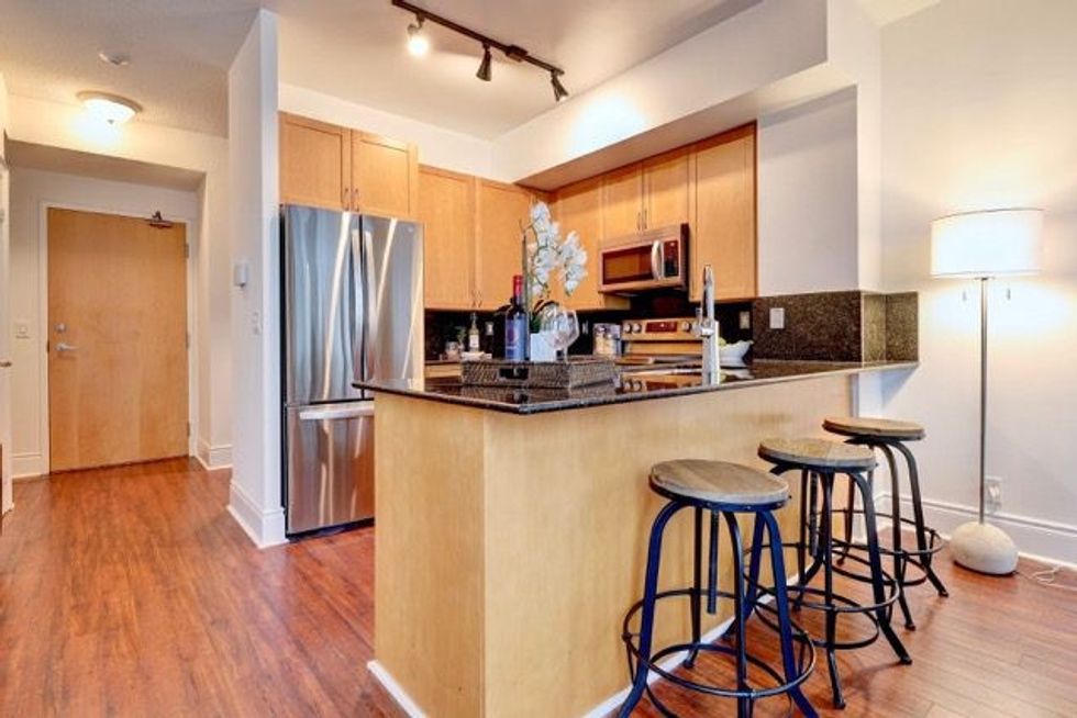 720 3939 duke of york boulevard breakfast bar medium