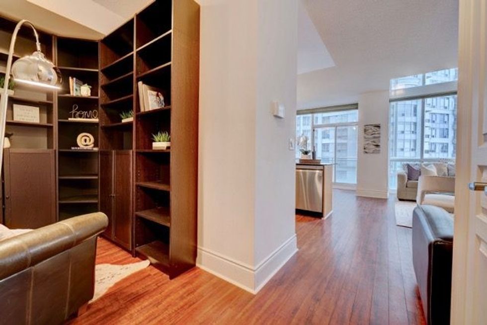 720 3939 duke of york boulevard den medium