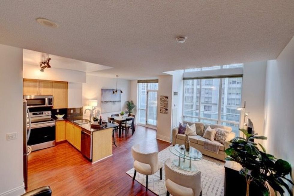 720 3939 duke of york boulevard main level overview medium