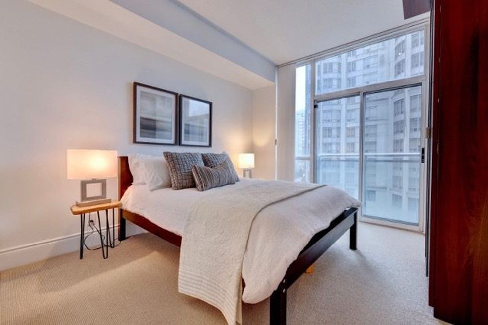 720 3939 duke of york boulevard primary bedroom medium