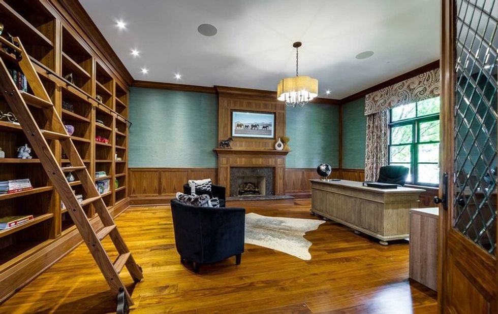 73d287d881a458fd2dfd3aff80a0dbdc