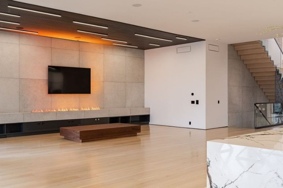 8 creedmore kitchen 3 min