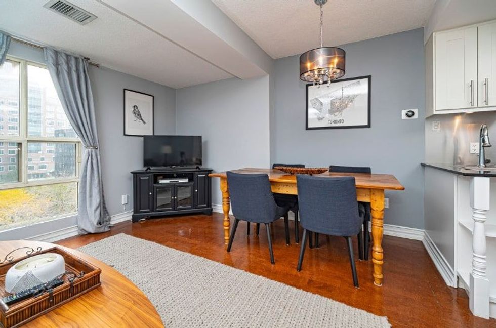 88 charles st e dining