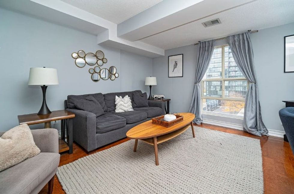 88 charles st e living 2