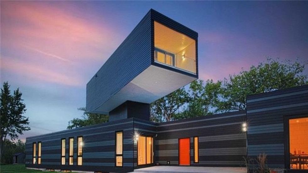 888 edgemere road front