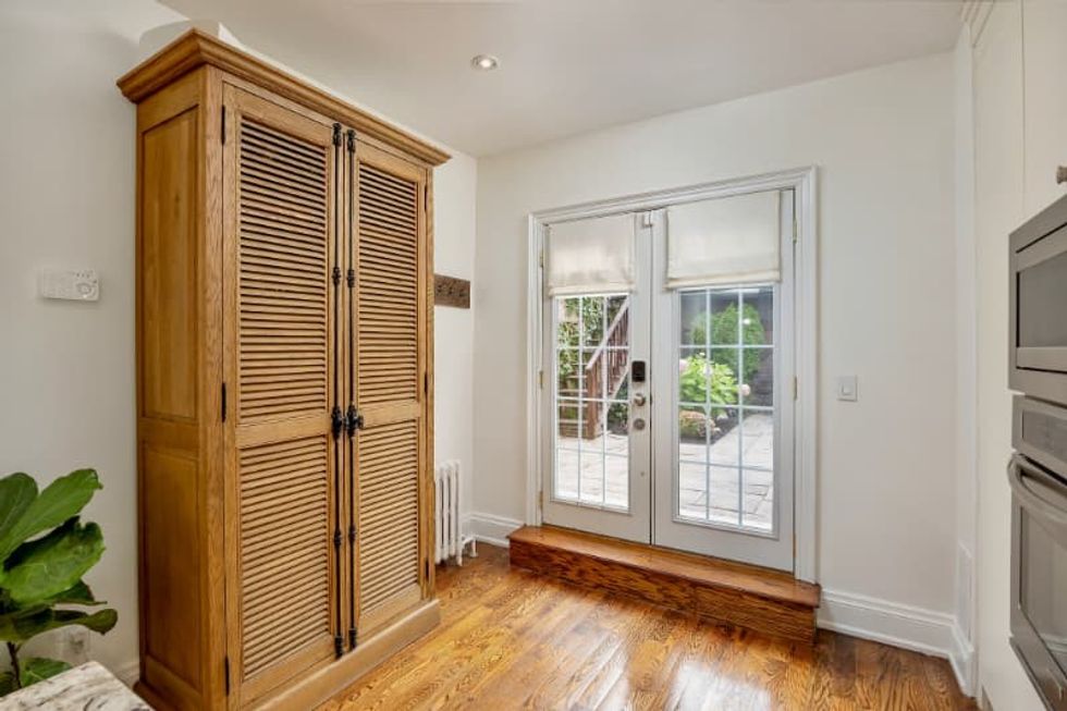 92 montrose backdoor