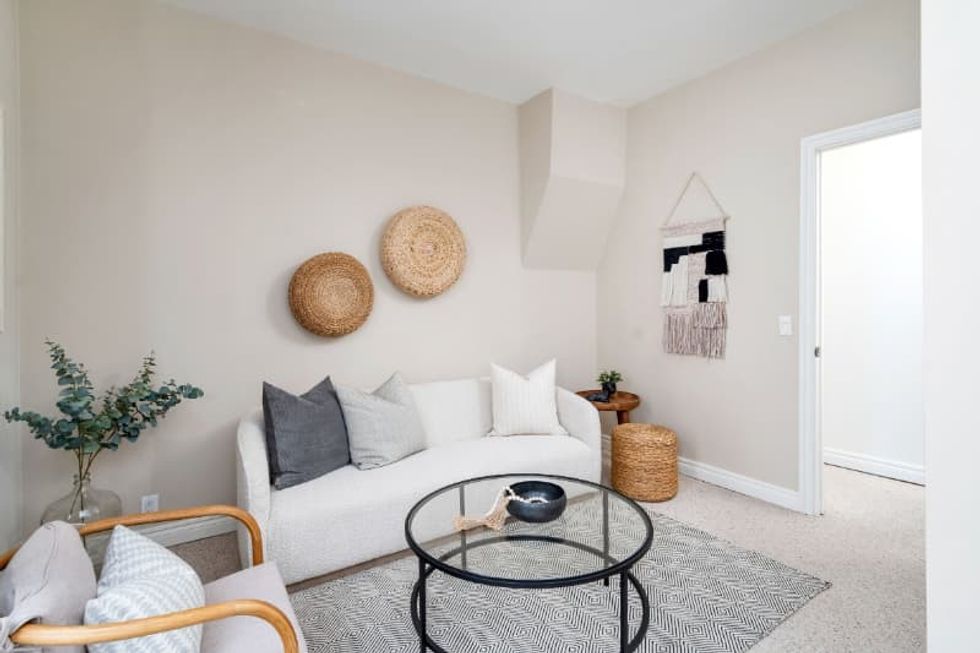 92 montrose living room 2