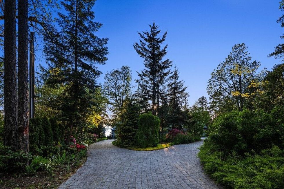 9310 ardmore drive north sannich 1