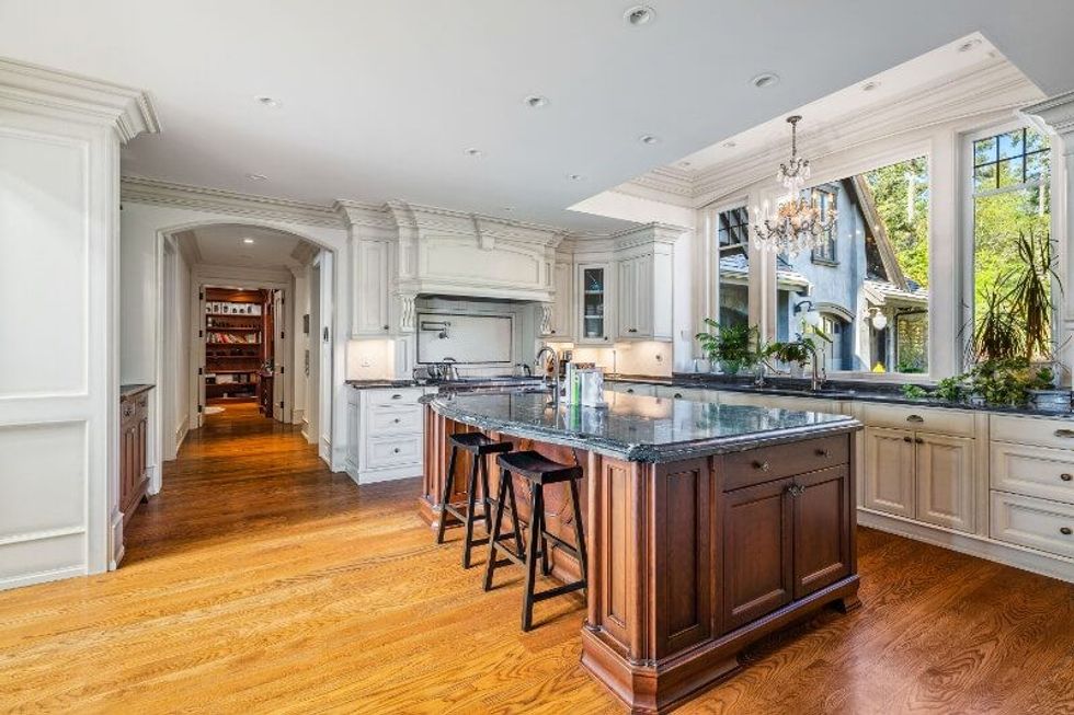 9310 ardmore drive north sannich 13