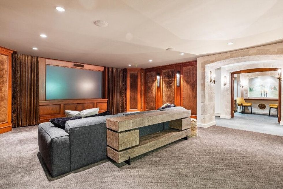 9310 ardmore drive north sannich 18