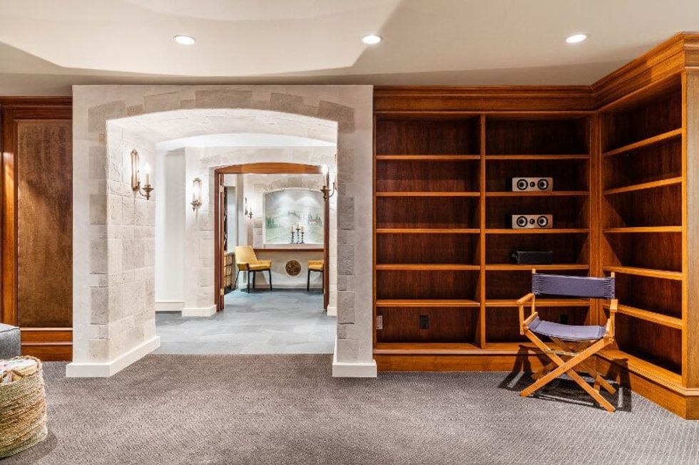 9310 ardmore drive north sannich 19