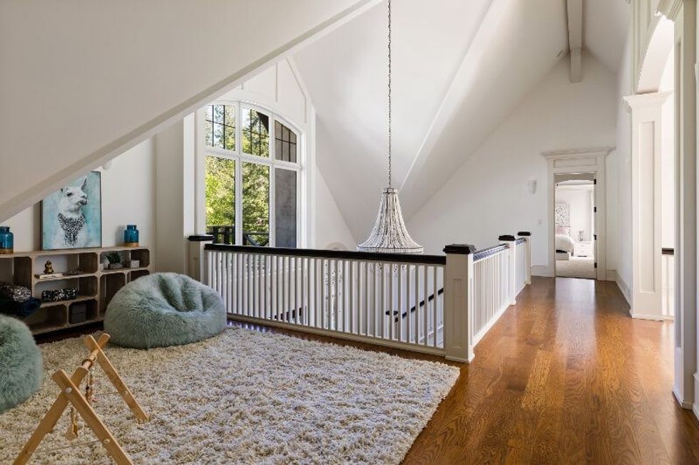 9310 ardmore drive north sannich 21