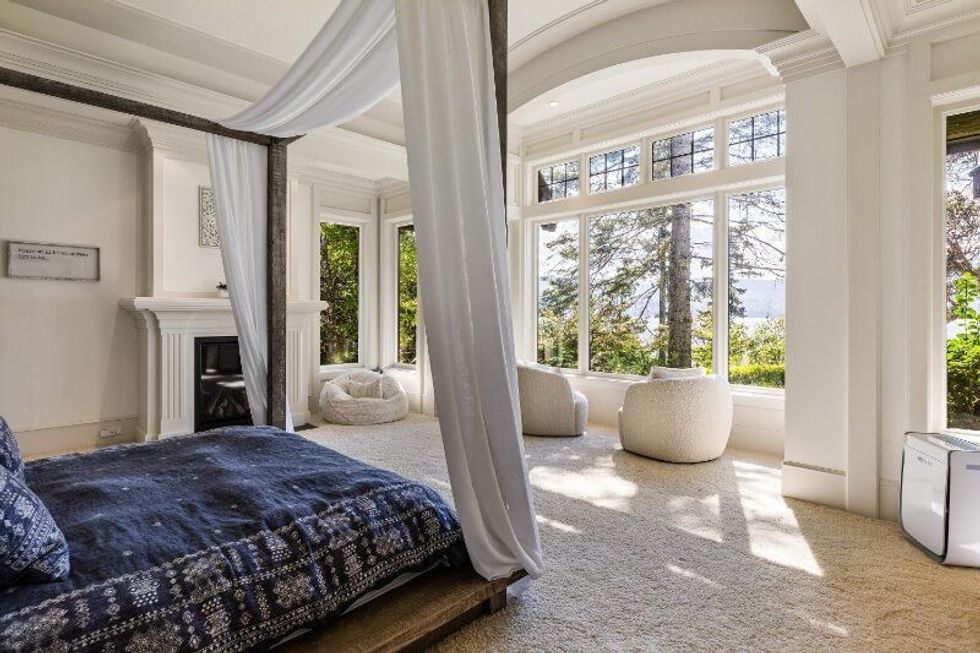 9310 ardmore drive north sannich 22