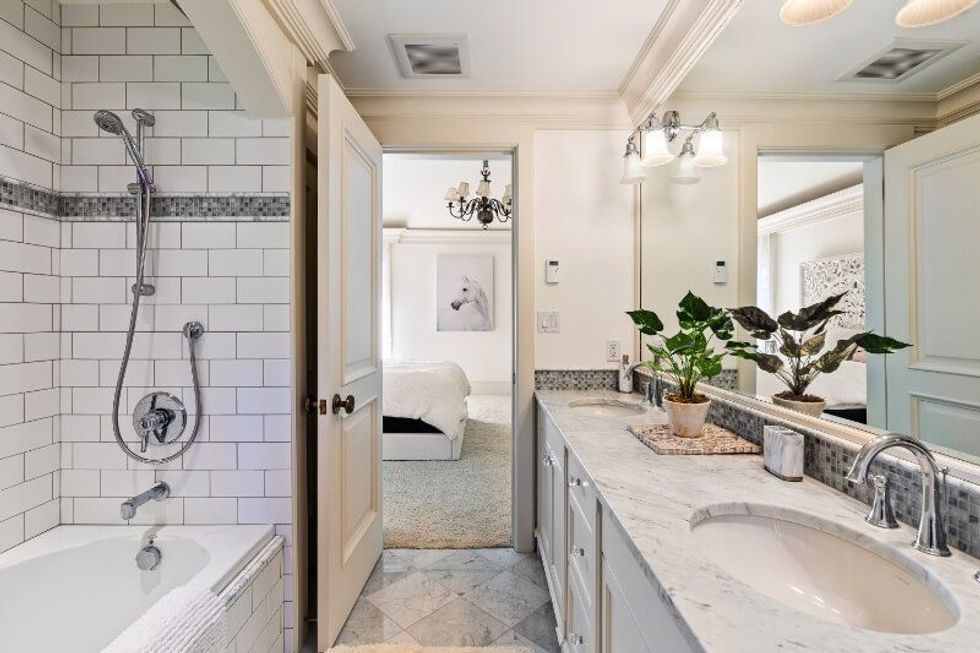 9310 ardmore drive north sannich 27