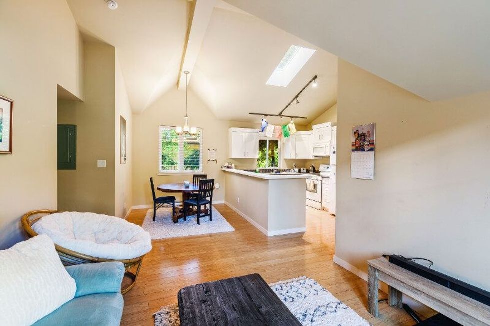 9310 ardmore drive north sannich 31