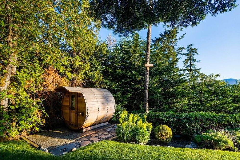 9310 ardmore drive north sannich 36