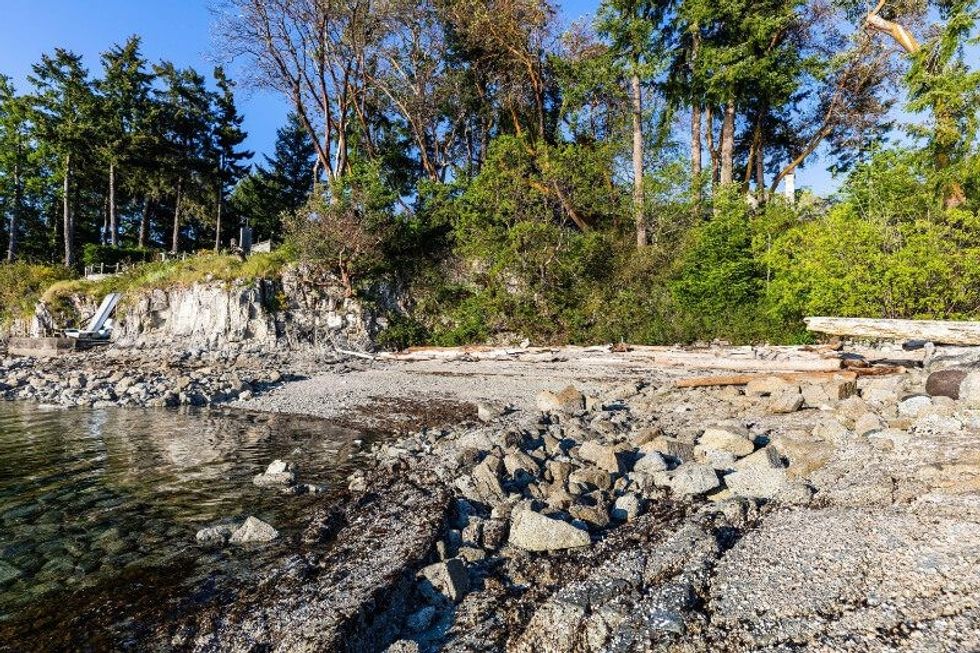 9310 ardmore drive north sannich 37