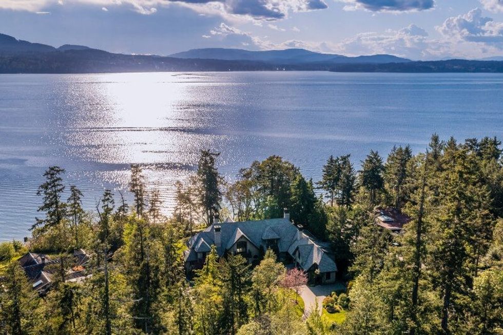 9310 ardmore drive north sannich 39