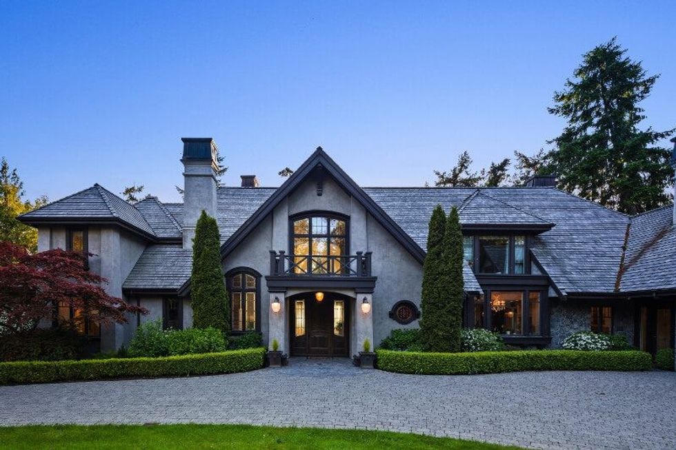 9310 ardmore drive north sannich 5