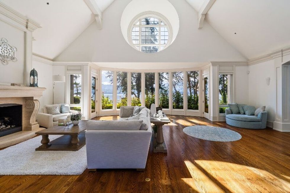 9310 ardmore drive north sannich 8