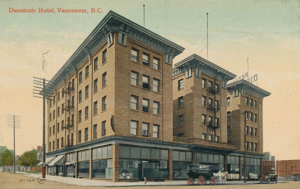 A postcard from 1910 depicting the Dunsmuir Hotel.