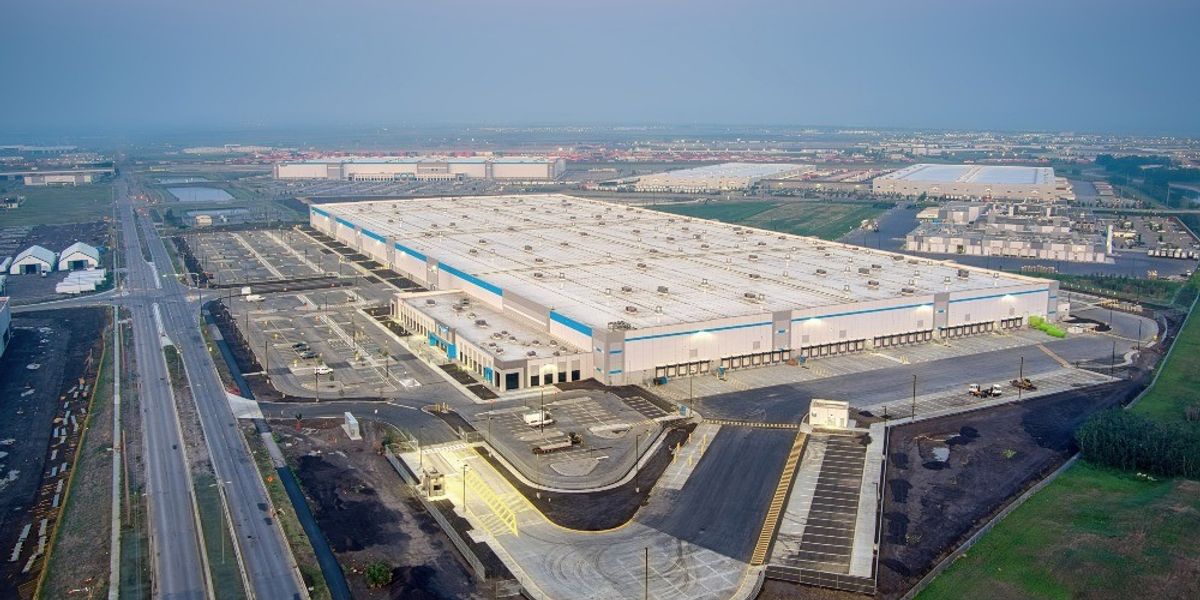 Amazon Calgary Amazon Completes $131M AMXL Fulfilment Centre Calgary
